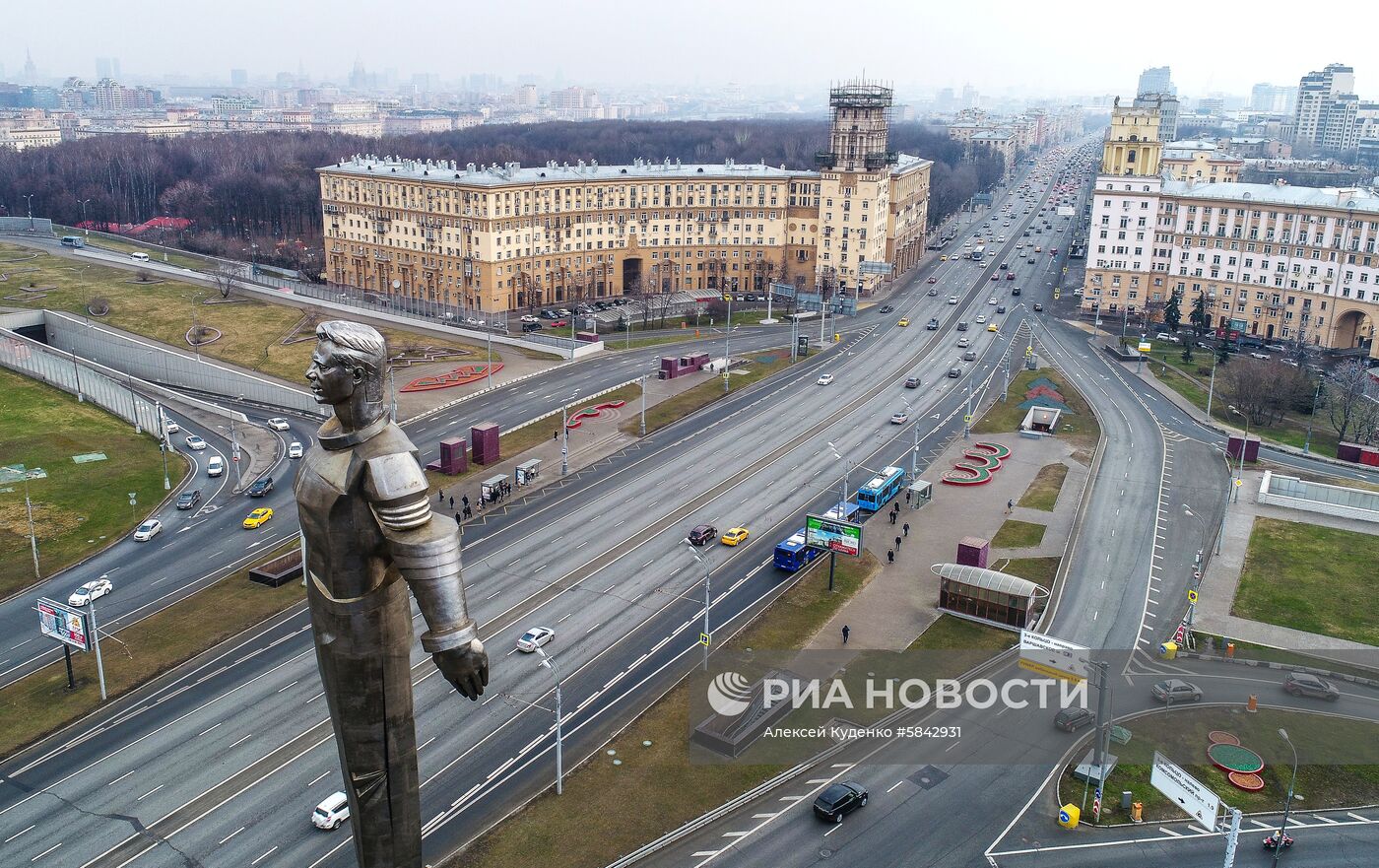 Мойка памятников в Москве после зимнего сезона