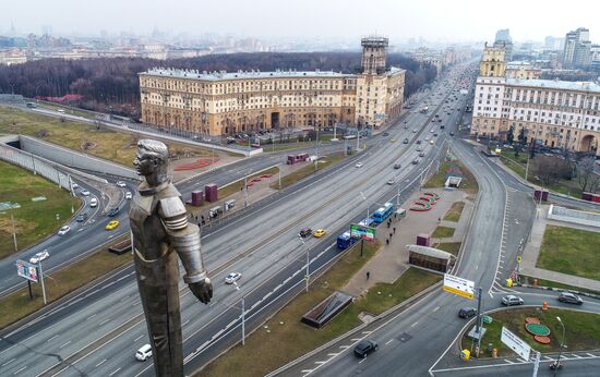 Мойка памятников в Москве после зимнего сезона
