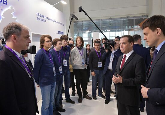 Премьер-министр РФ Д. Медведев принял участие в работе Московского международного салона образования