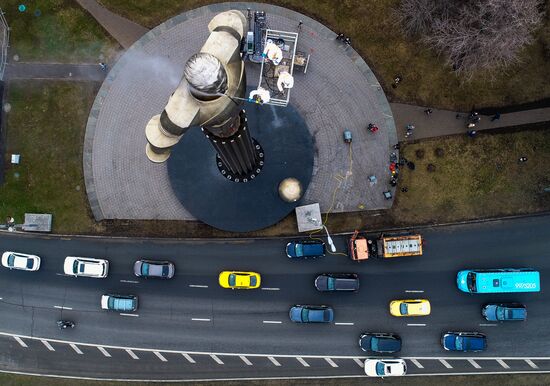 Мойка памятников в Москве после зимнего сезона