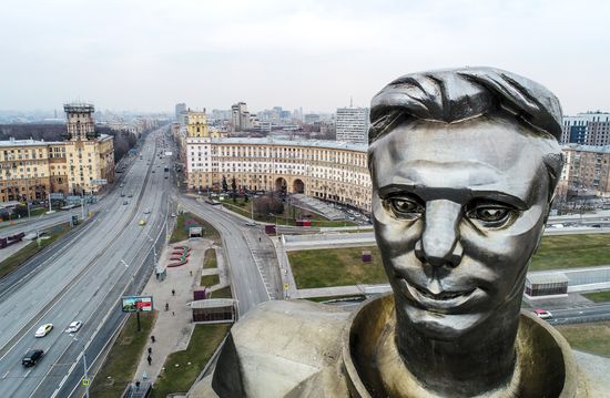 Мойка памятников в Москве после зимнего сезона