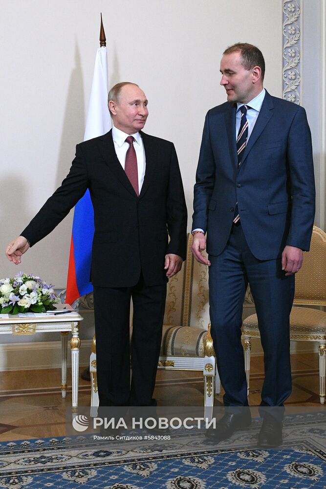 Рабочая поездка президента РФ В. Путина в Санкт-Петербург. День второй