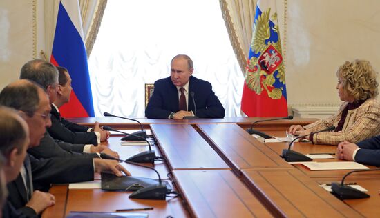 Рабочая поездка президента РФ В. Путина в Санкт-Петербург. День второй