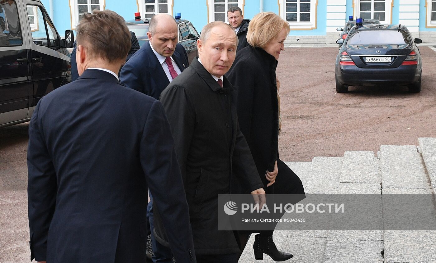 Рабочая поездка президента РФ В. Путина в Санкт-Петербург. День второй