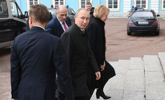 Рабочая поездка президента РФ В. Путина в Санкт-Петербург. День второй