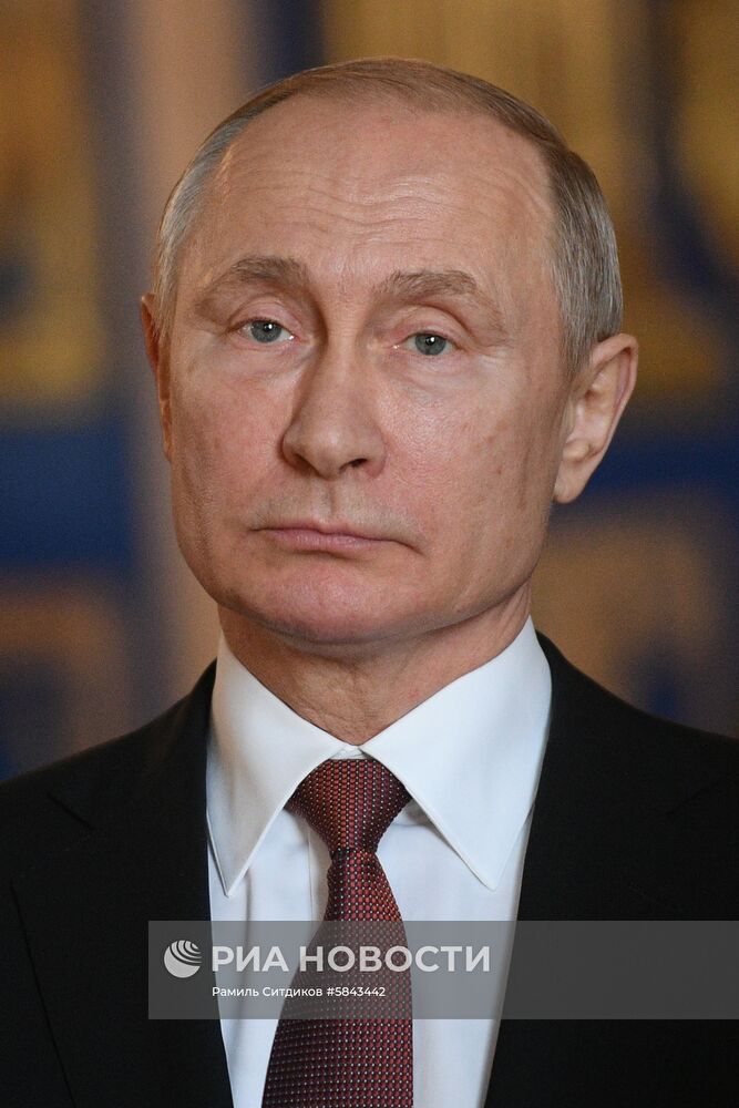 Рабочая поездка президента РФ В. Путина в Санкт-Петербург. День второй