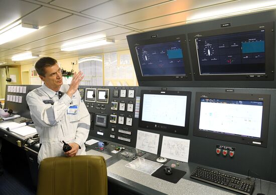 Танкер "Проспект Менделеева"