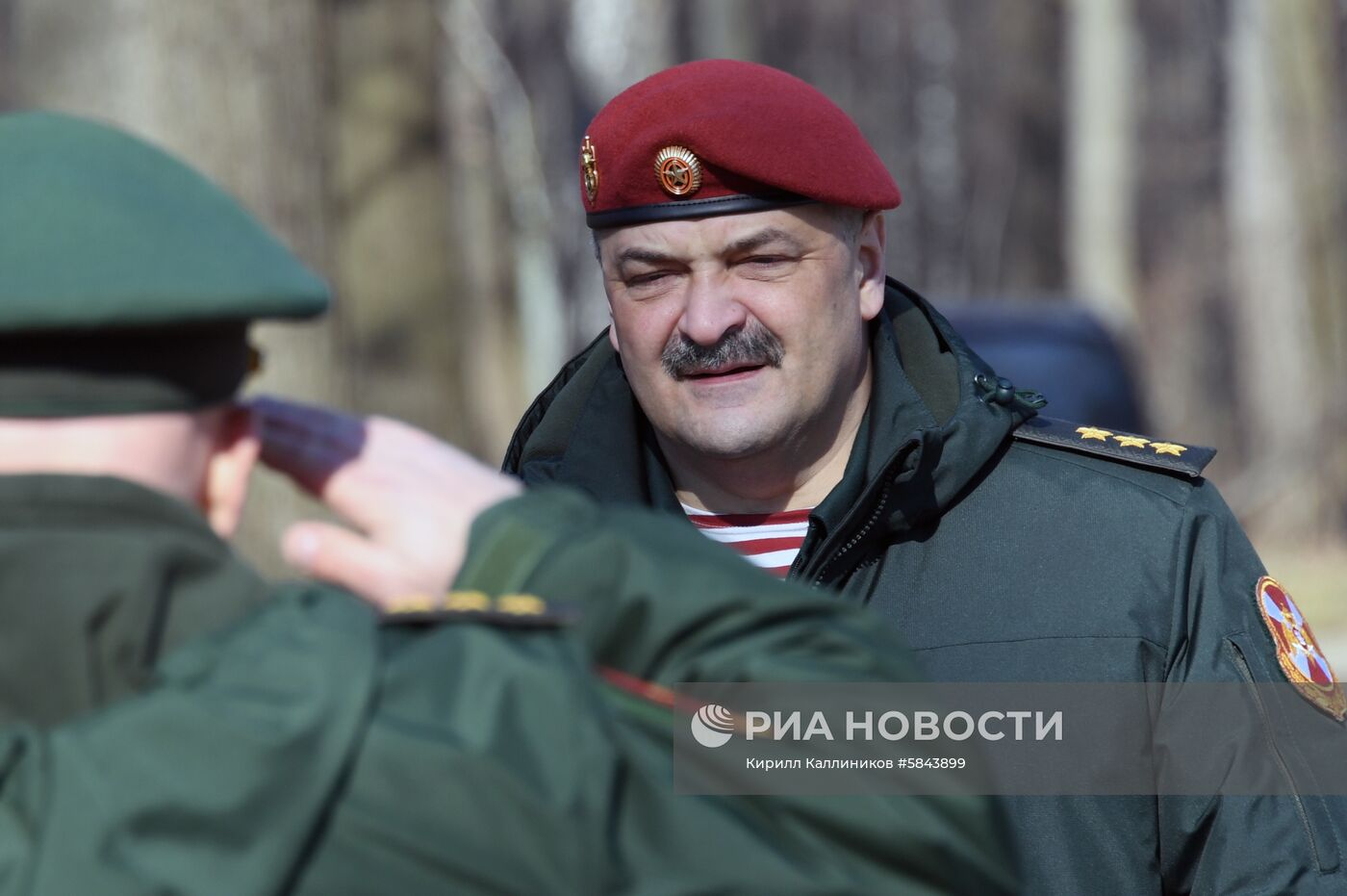 Установка креста на главный храм Росгвардии 