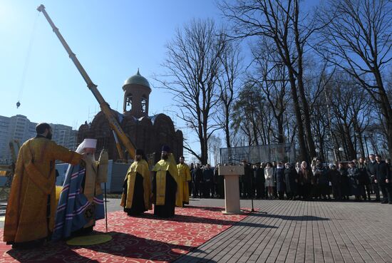 Установка креста на главный храм Росгвардии 