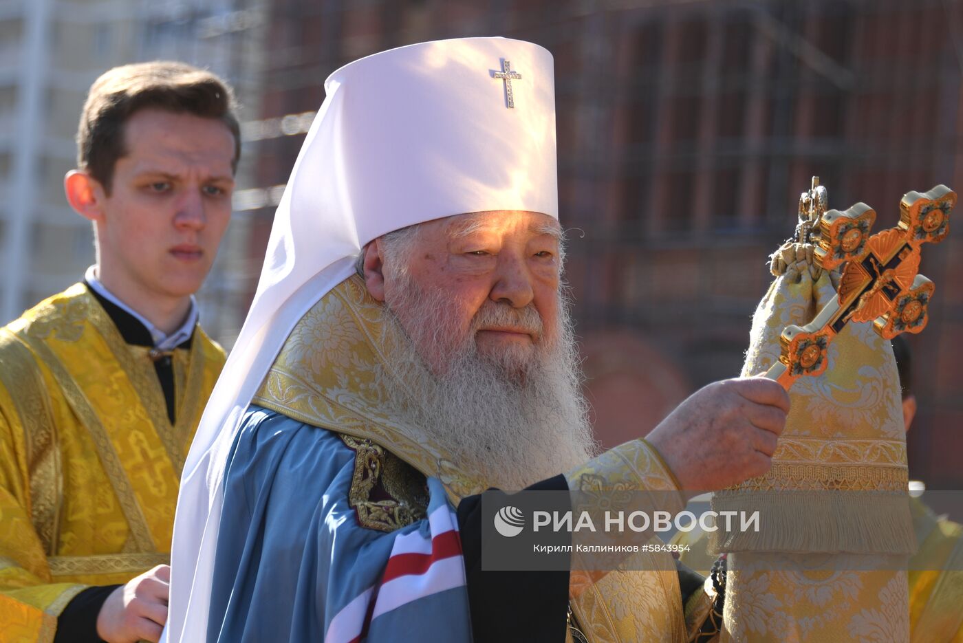 Установка креста на главный храм Росгвардии 