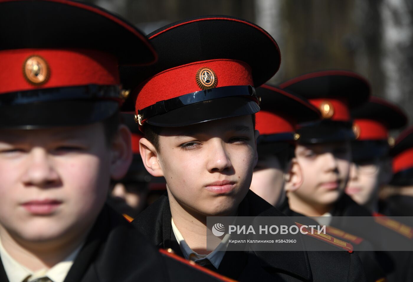 Установка креста на главный храм Росгвардии 