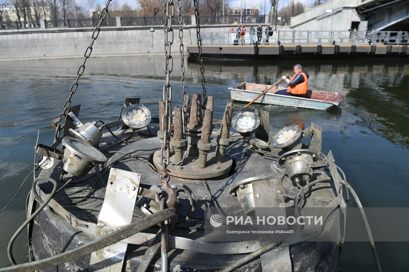 Установка плавающих фонтанов на Водоотводном канале