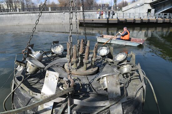 Установка плавающих фонтанов на Водоотводном канале