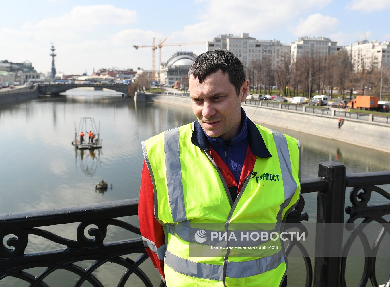 Установка плавающих фонтанов на Водоотводном канале