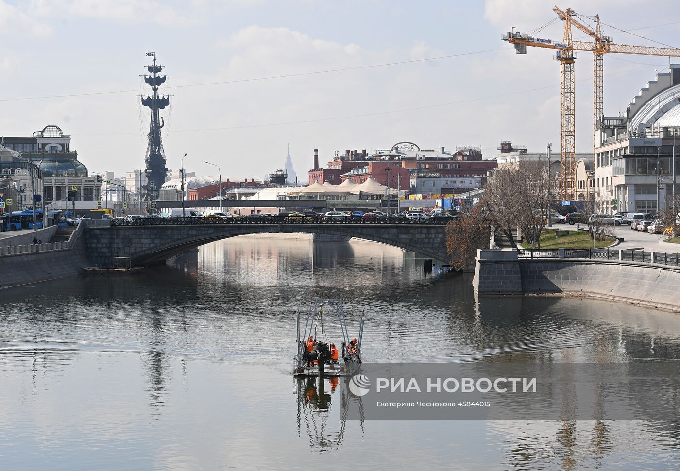 Установка плавающих фонтанов на Водоотводном канале