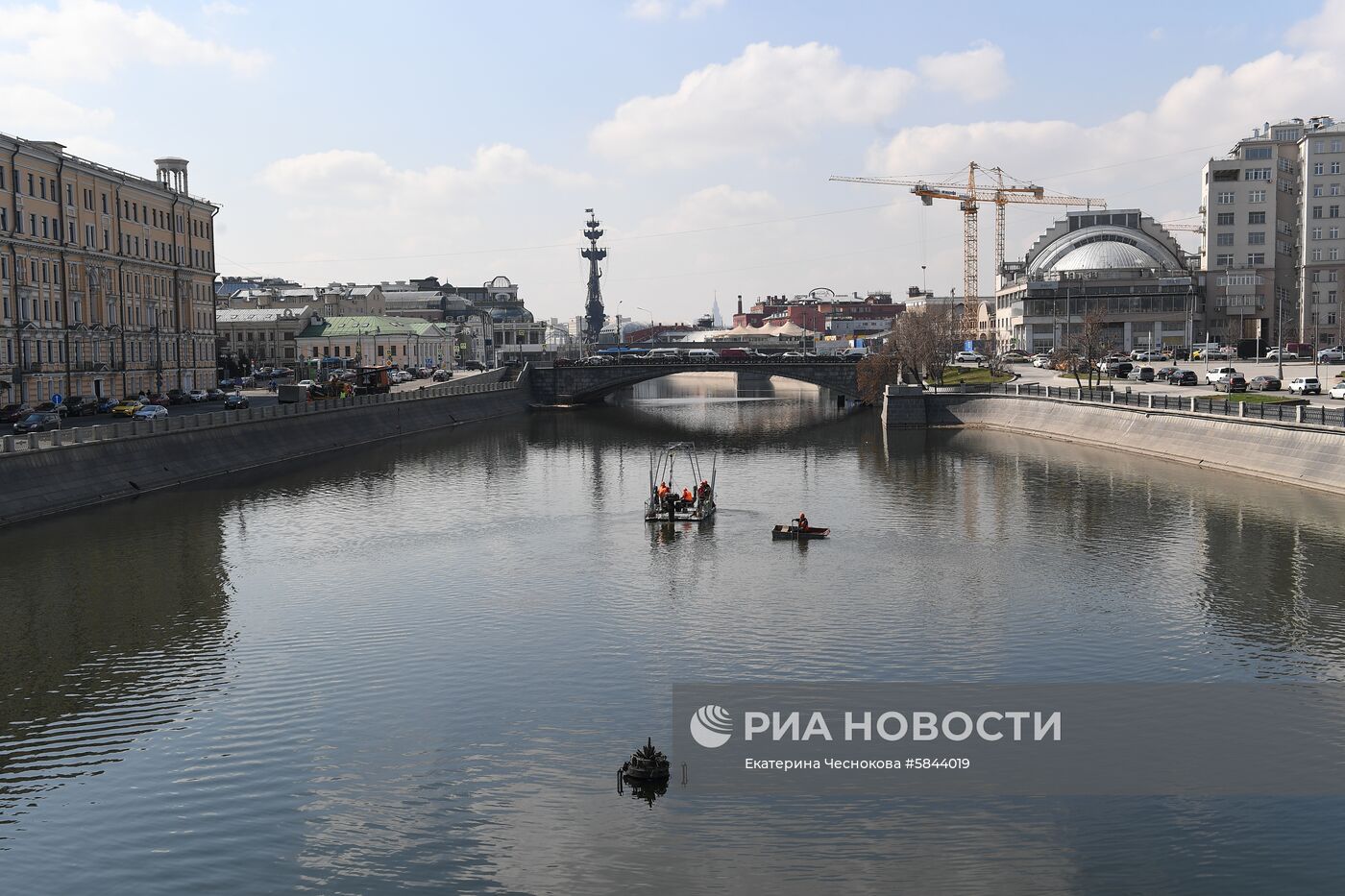 Установка плавающих фонтанов на Водоотводном канале