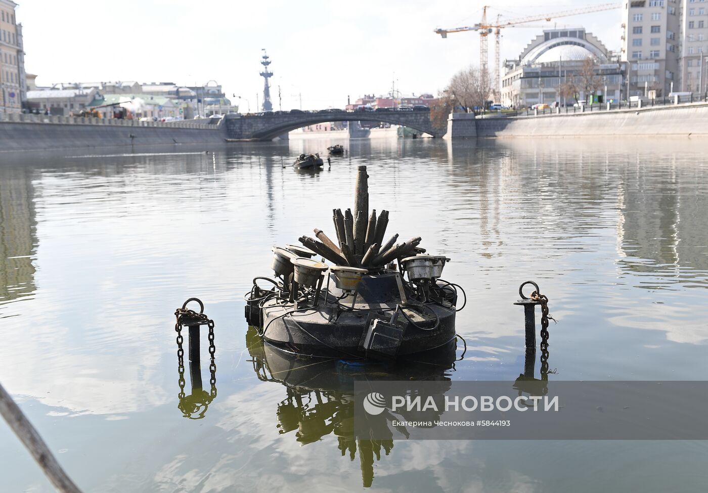 Установка плавающих фонтанов на Водоотводном канале