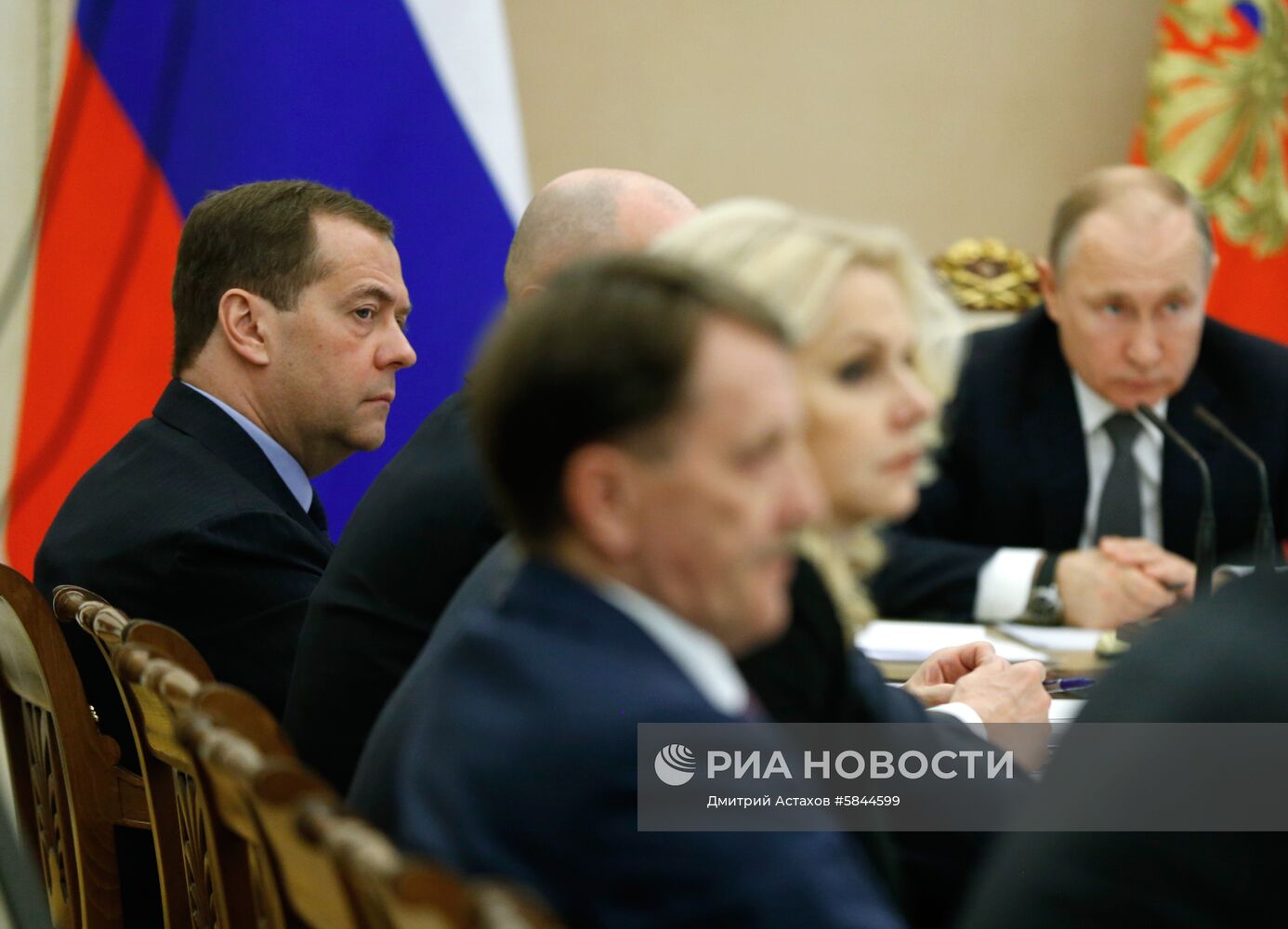 Президент РФ В. Путин провел совещание с членами правительства РФ