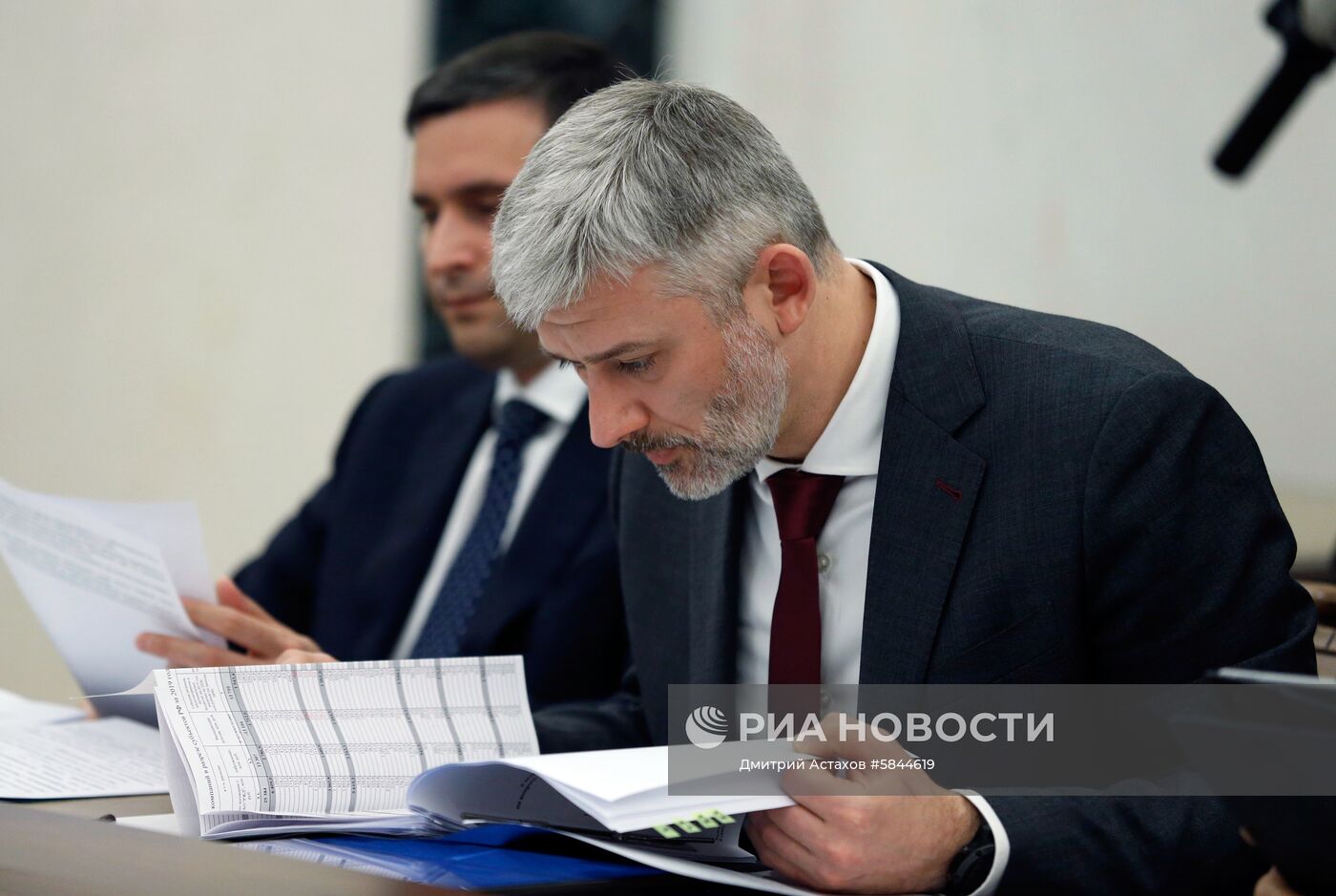 Президент РФ В. Путин провел совещание с членами правительства РФ