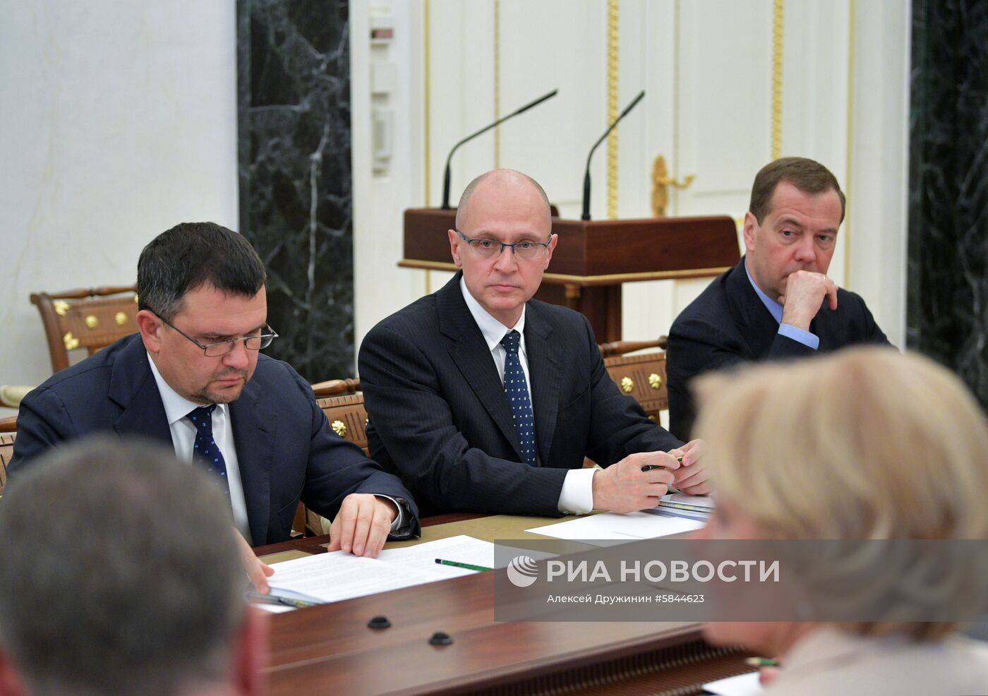 Президент РФ В. Путин провел совещание с членами правительства РФ