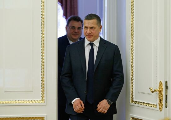 Президент РФ В. Путин провел совещание с членами правительства РФ 