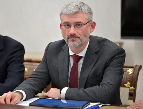 Президент РФ В. Путин провел совещание с членами правительства РФ