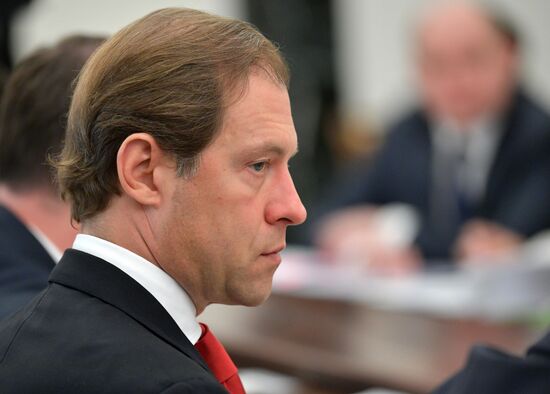 Президент РФ В. Путин провел совещание с членами правительства РФ