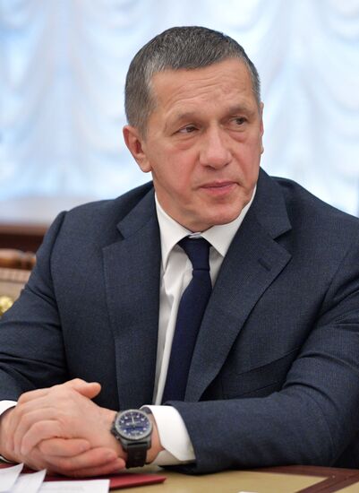 Президент РФ В. Путин провел совещание с членами правительства РФ