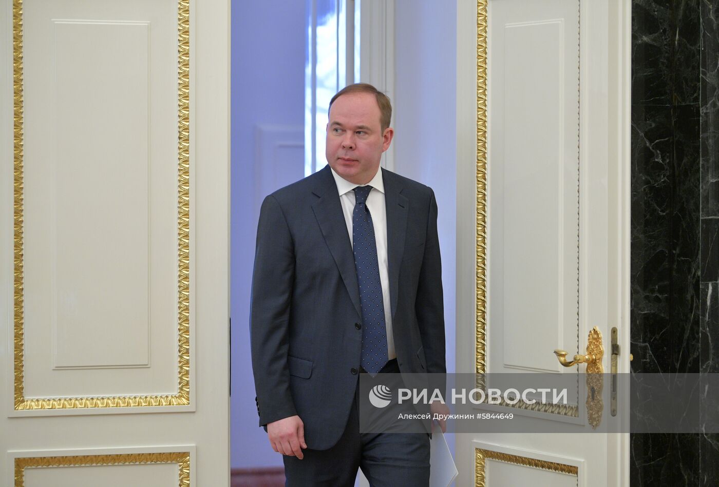 Президент РФ В. Путин провел совещание с членами правительства РФ