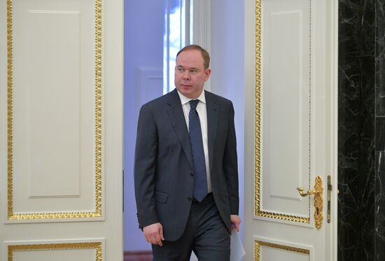 Президент РФ В. Путин провел совещание с членами правительства РФ