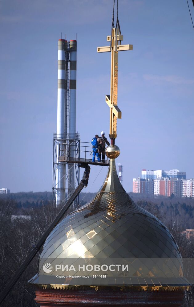 Установка креста на главный храм Росгвардии 