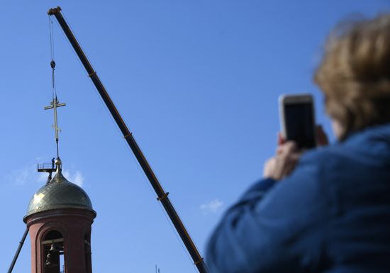 Установка креста на главный храм Росгвардии 