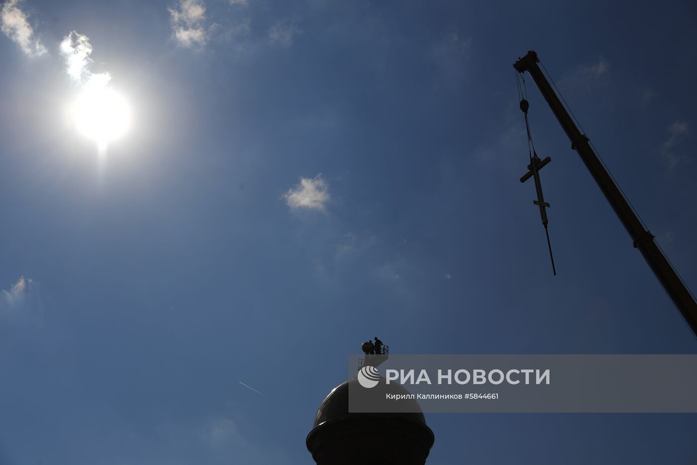 Установка креста на главный храм Росгвардии