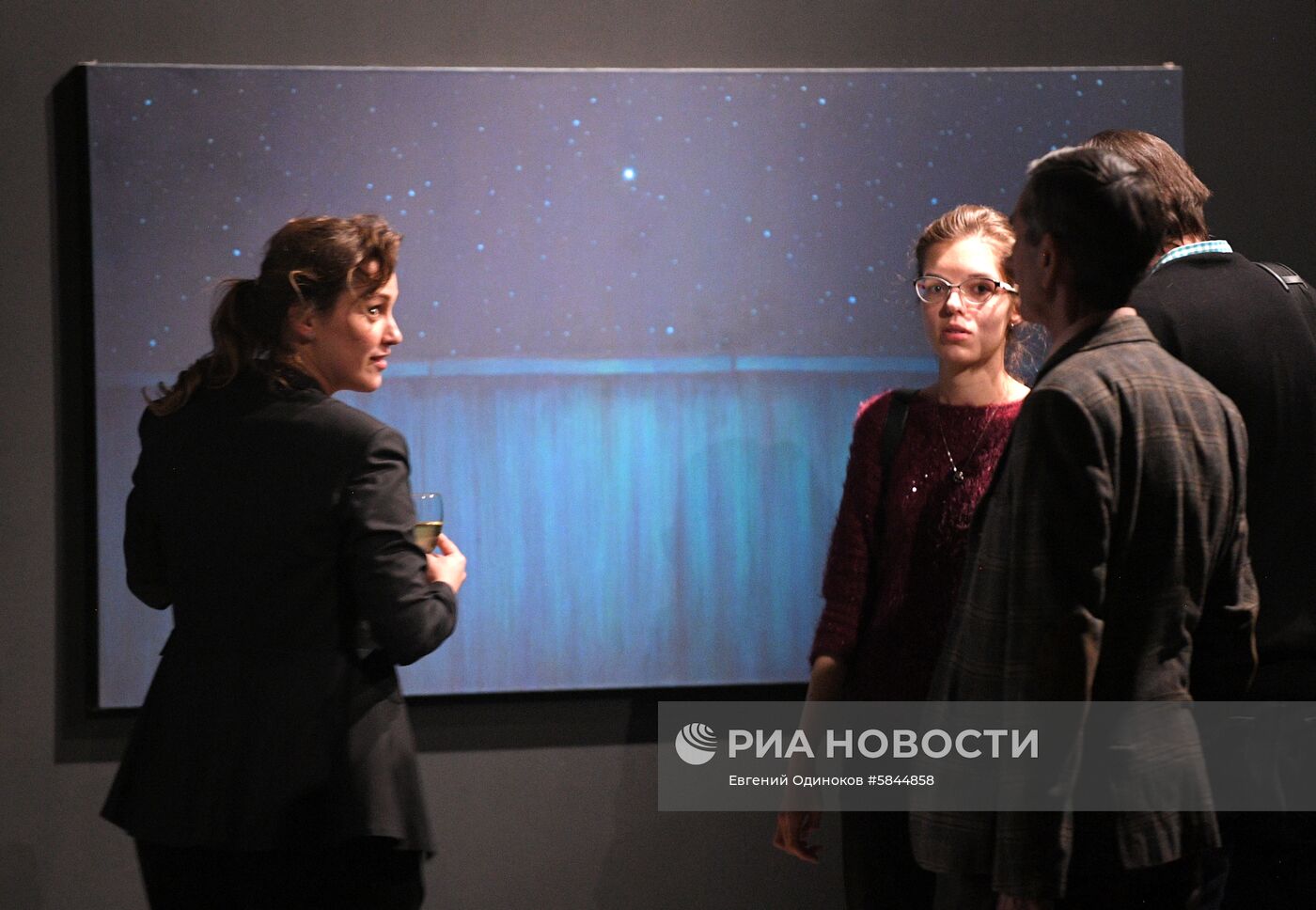 Открытие выставки "Неон" Александра Якута