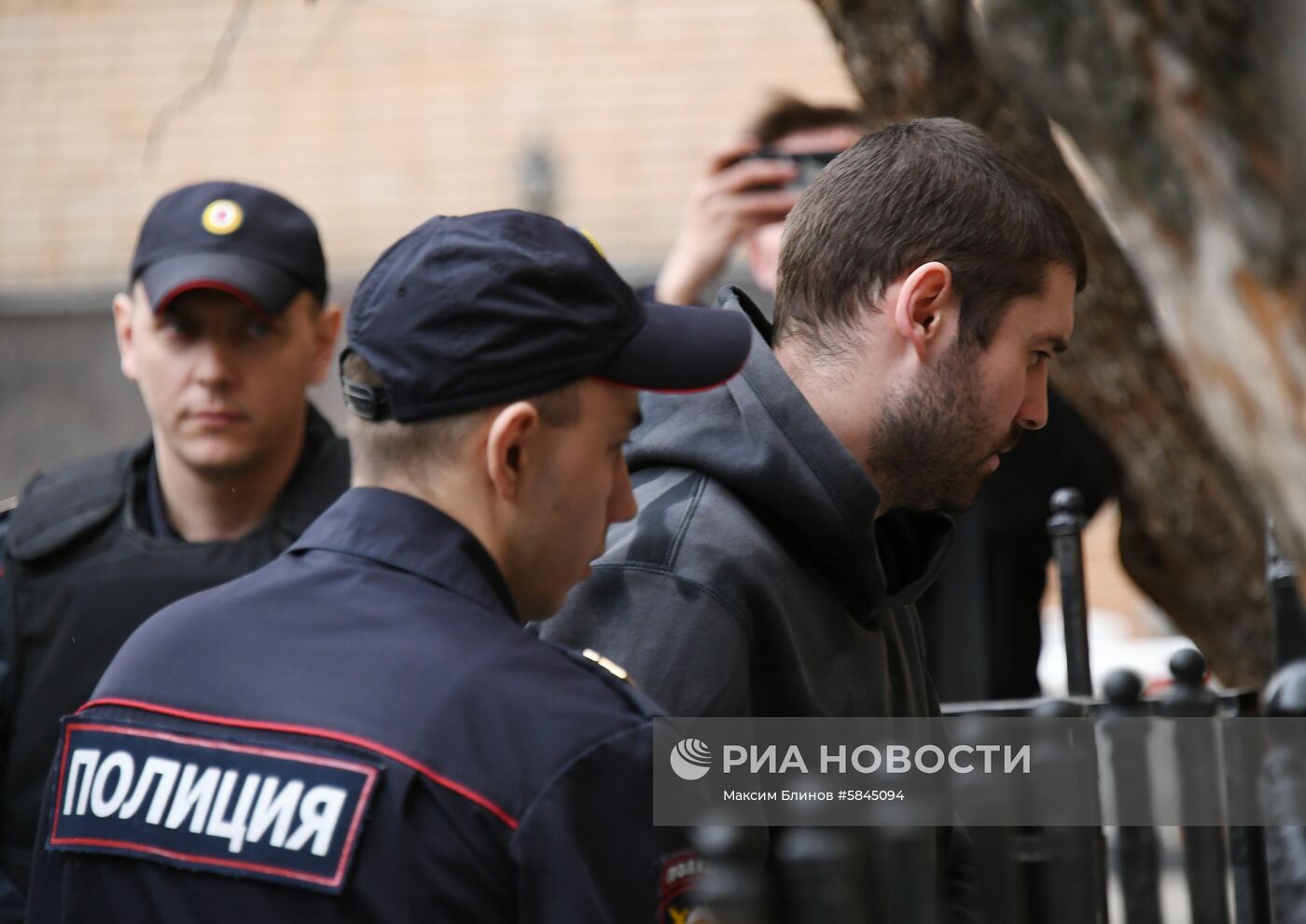 А. Кокорина и П. Мамаева доставили в Пресненский суд на очередное заседание