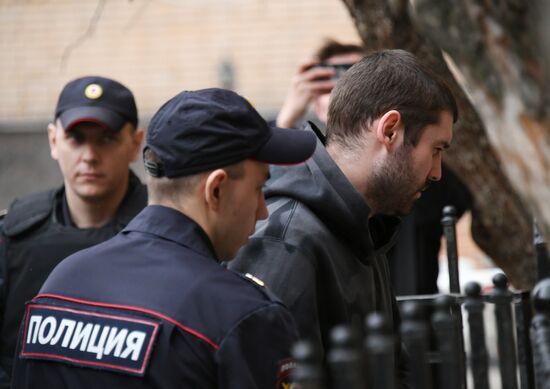 А. Кокорина и П. Мамаева доставили в Пресненский суд на очередное заседание
