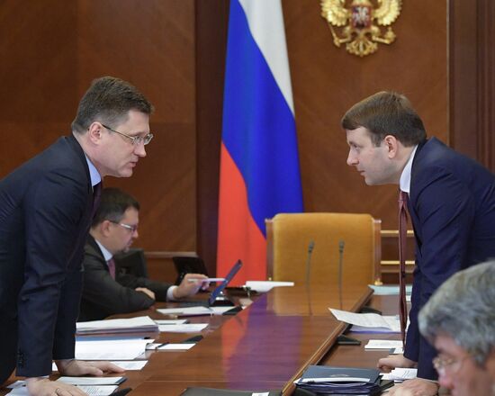  Премьер-министр РФ Д. Медведев провел совещание по вопросам ценообразования 