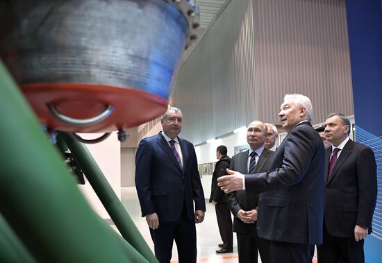 Президент РФ В. Путин посетил НПО "Энергомаш"