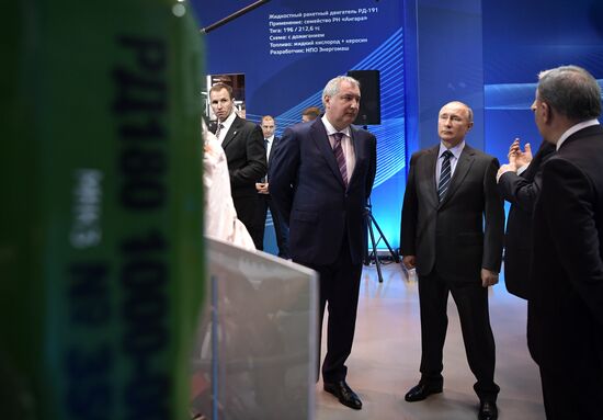 Президент РФ В. Путин посетил НПО "Энергомаш"