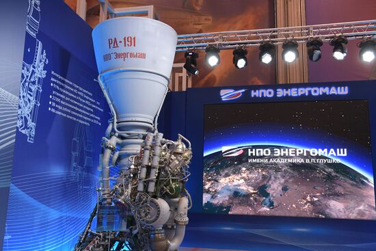 Президент РФ В. Путин посетил НПО "Энергомаш"