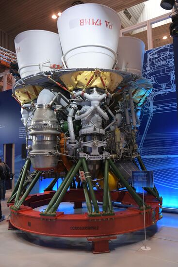 Президент РФ В. Путин посетил НПО "Энергомаш"