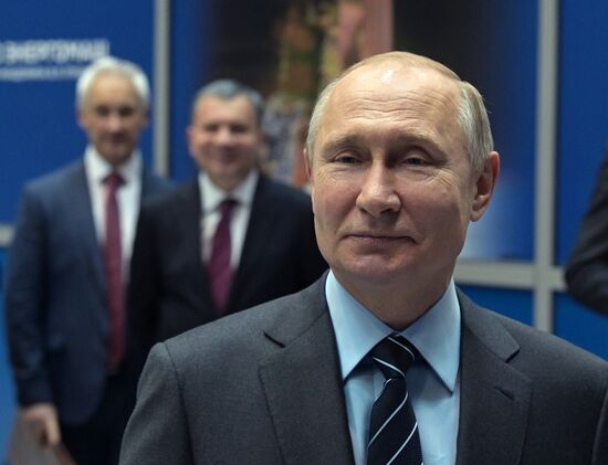 Президент РФ В. Путин посетил НПО "Энергомаш"