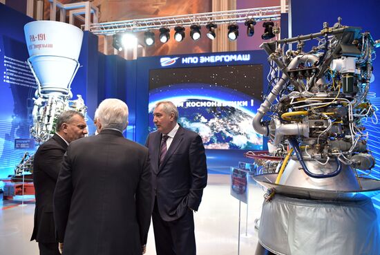 Президент РФ В. Путин посетил НПО "Энергомаш"