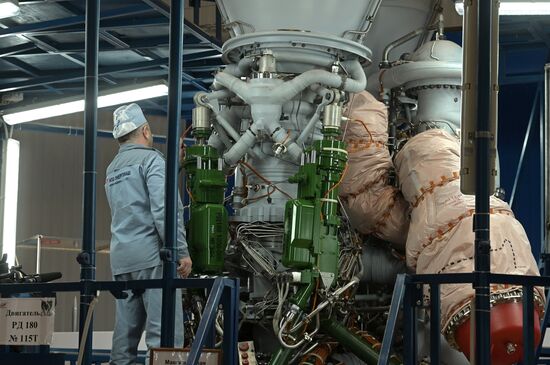 Президент РФ В. Путин посетил НПО "Энергомаш"