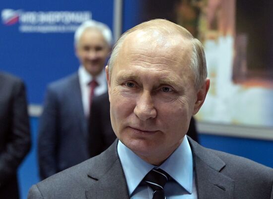Президент РФ В. Путин посетил НПО "Энергомаш"
