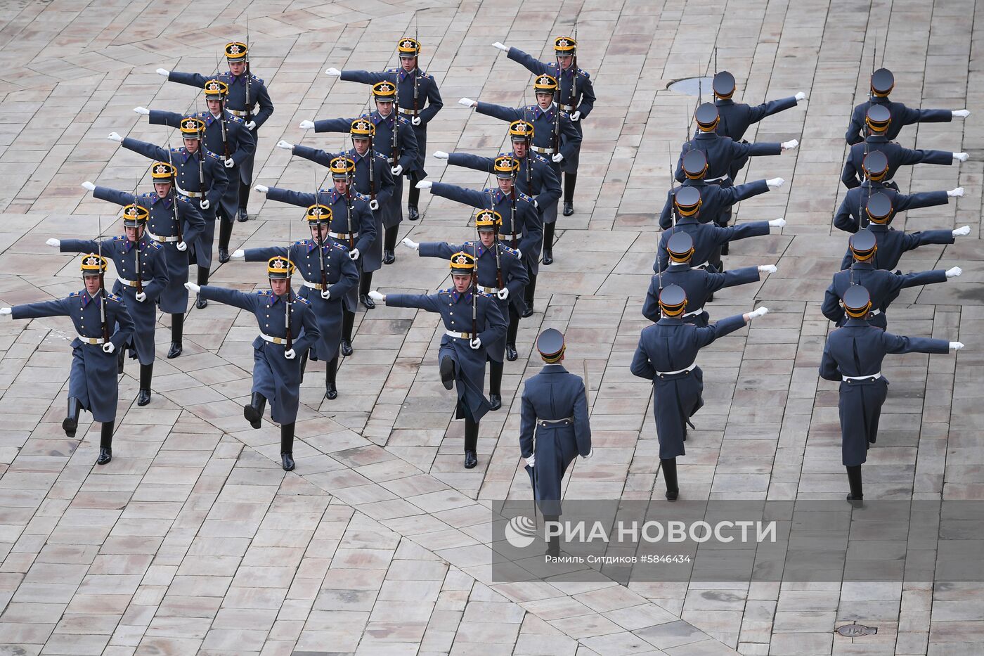 Развод конных и пеших караулов Президентского полка