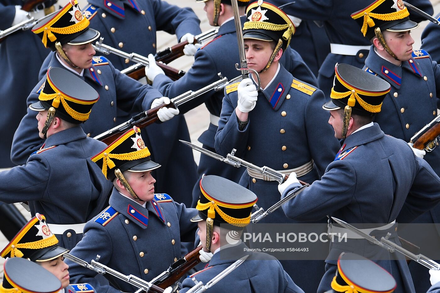 Развод конных и пеших караулов Президентского полка