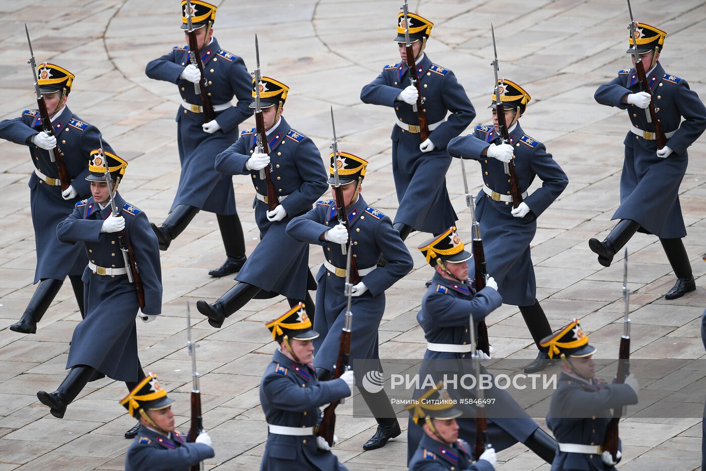 Развод конных и пеших караулов Президентского полка