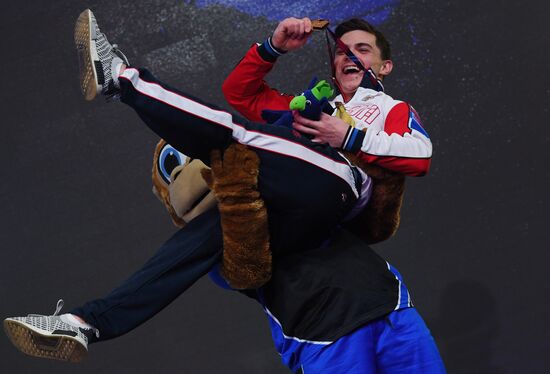 Церемония награждения призеров чемпионата Европы по спортивной гимнастике в Польше