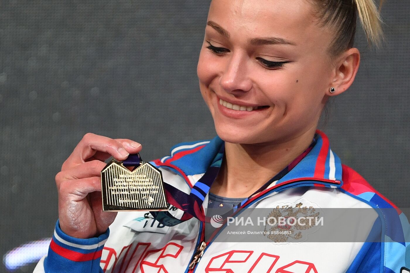 Церемония награждения призеров чемпионата Европы по спортивной гимнастике в Польше